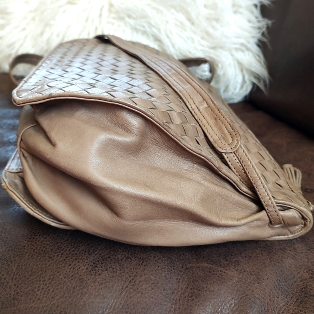 BOTTEGA VENETA Vintage Intrecciato Woven Lamb Leather Shoulder Crossbody Bag - Picture 4 of 16